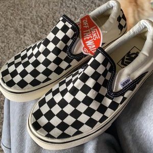 New size 7.5 Vans